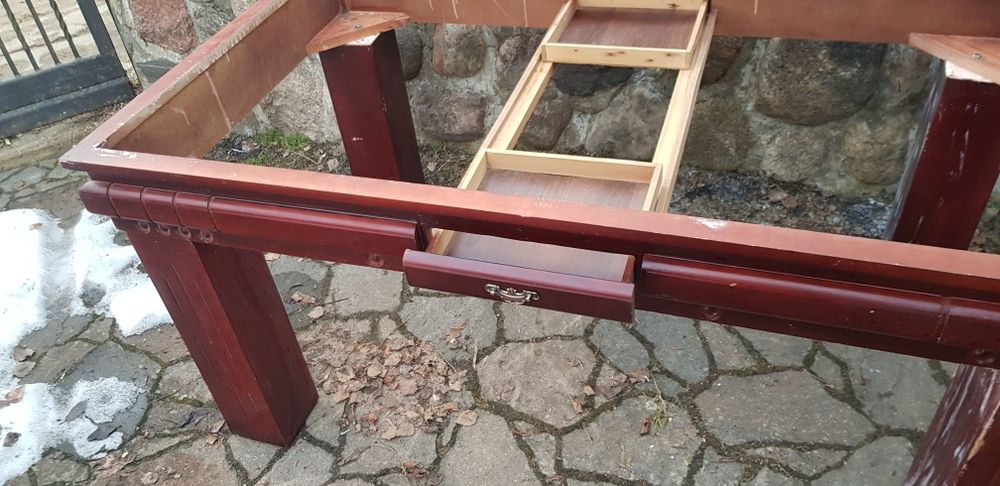 Podstawa stołu bez blatu.