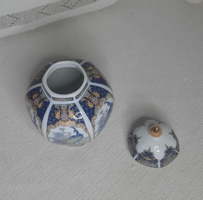 Pote em porcelana Imari antigo