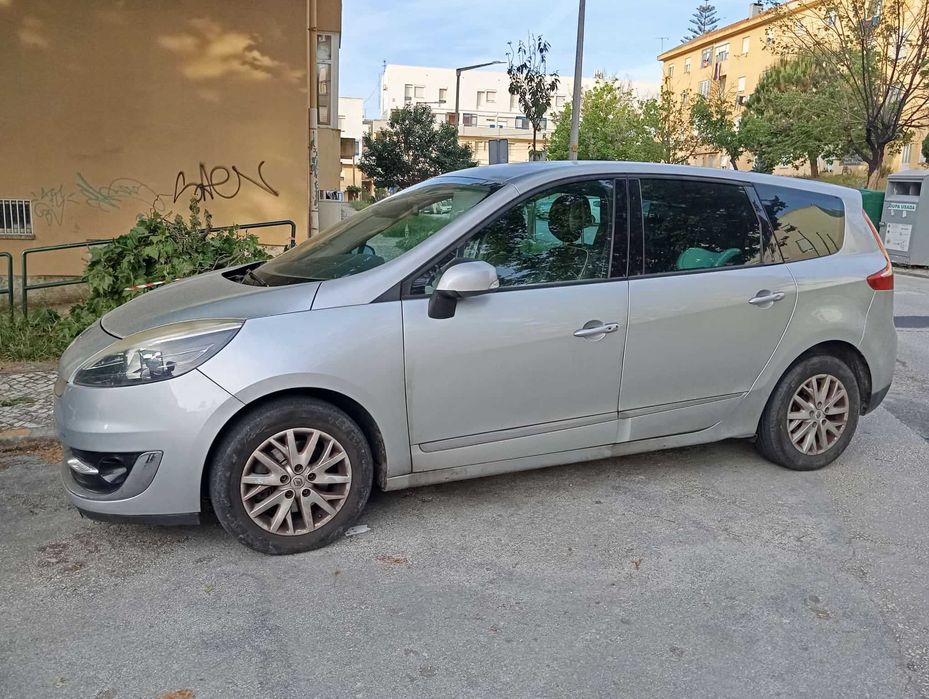 Renault grand Scenic 2012