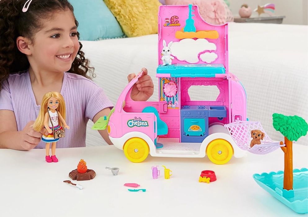 Mattel Barbie Chelsea Kamper HNH90