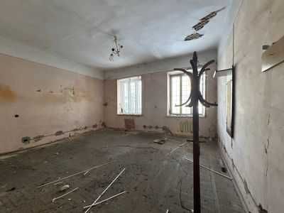 Частки будівлі, 26\100- 408,6 кв. м. Жовква, Лесі Українки, будинок 1