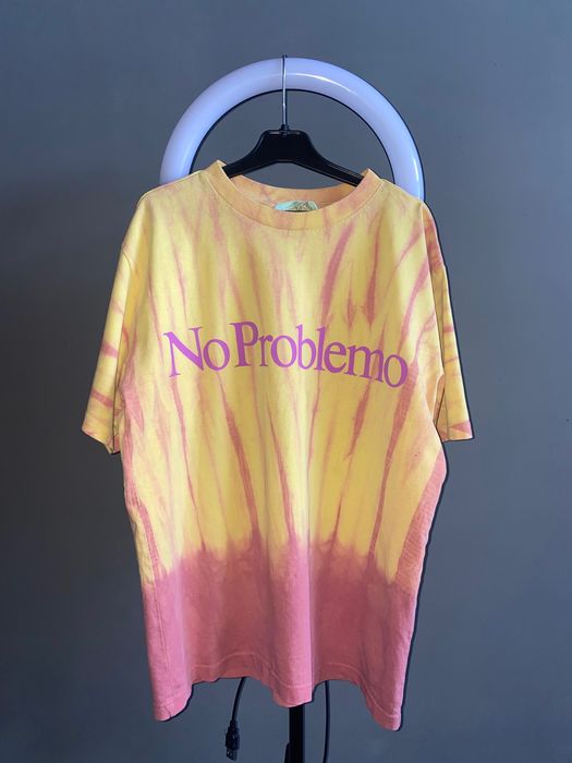 Яскрава футболка