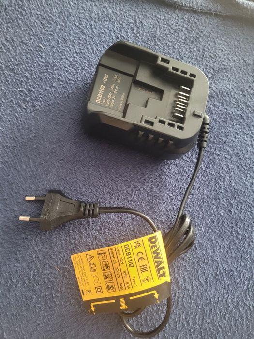 Akumulator Dewalt 12V 2.0 Ah + ładowarka