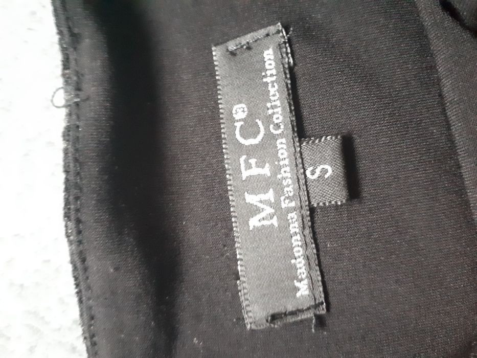 Długa czarna sukienka w rozmiarze S.