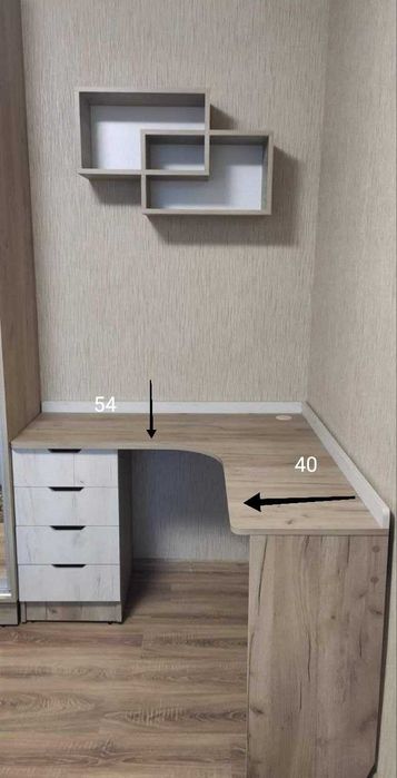 Угловий стіл із тумбою