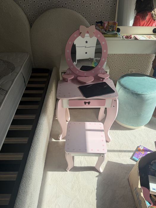 Vendo toucador com banco. Entrega em maos em aldoar