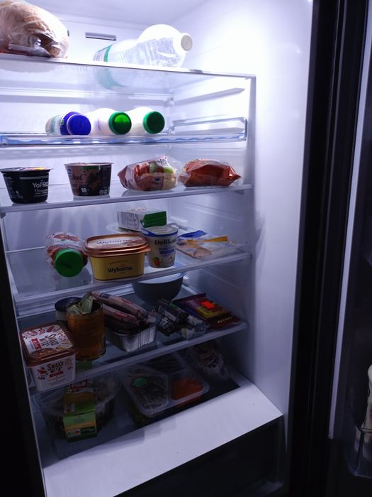 Piękna lodówka grafitowa Samsung