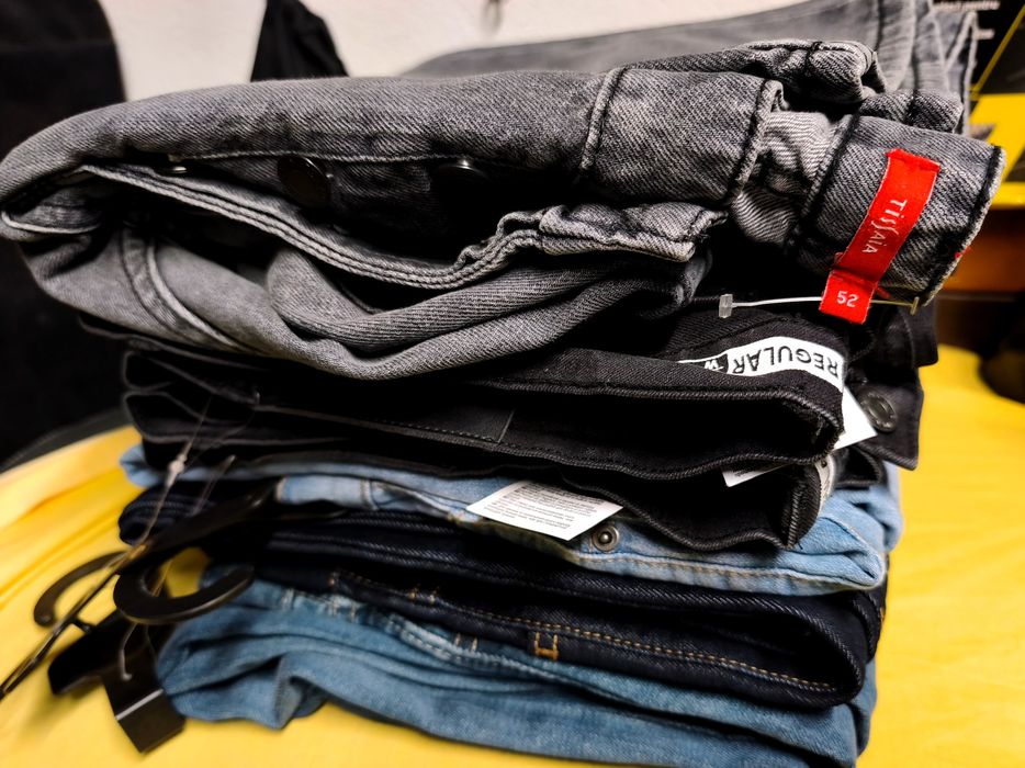 Calças de ganga clássicas novas a estrear xxl
Xl n 48 n 50 xxl n 52. 3