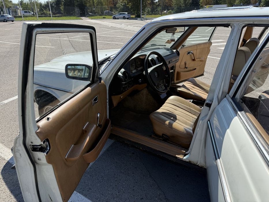 Mercedes-Benz E-Class W123 1984