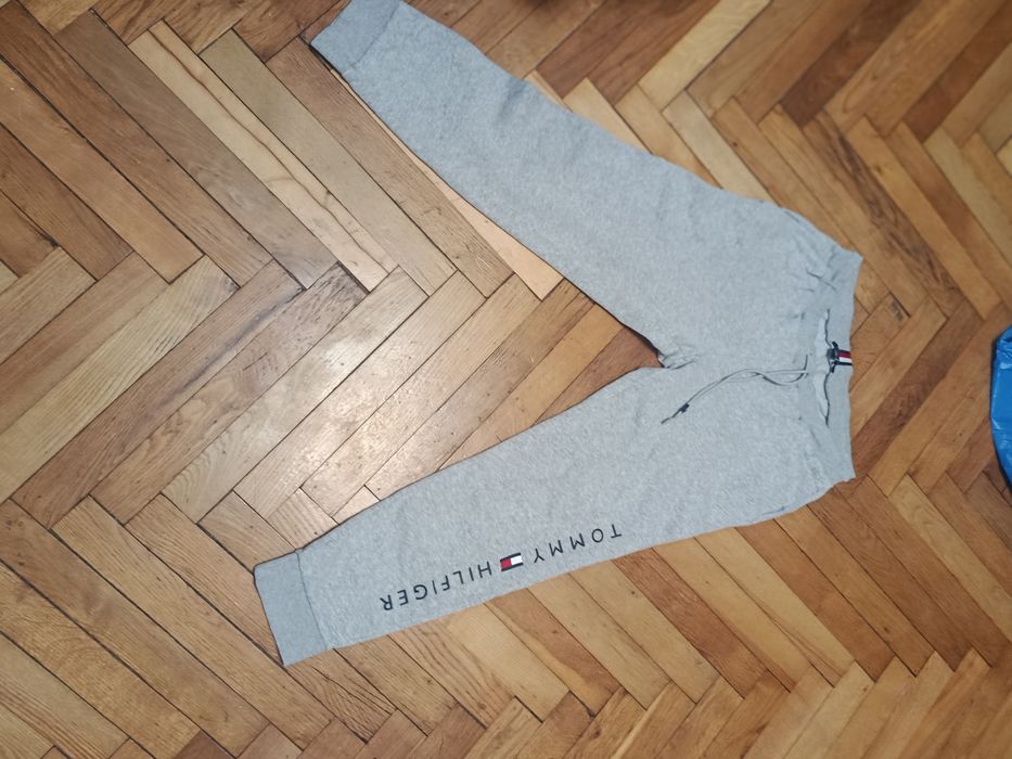 Оригінальні спортивні штани Tommy Hilfiger (розмір S)