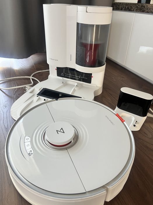 Roborock s7 z dwima stacjami dokujacymi i samooproznianiem bialy
