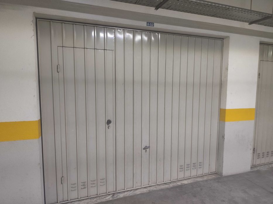 Garagem em condomínio de Massamá