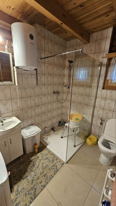 Dom nad jeziorem z bali drewniany z jacuzzi na pięknej działce - Widok 4
