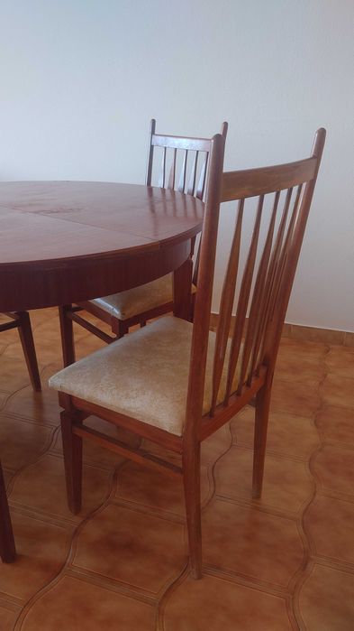 Mesa Extensível e 6 Cadeiras