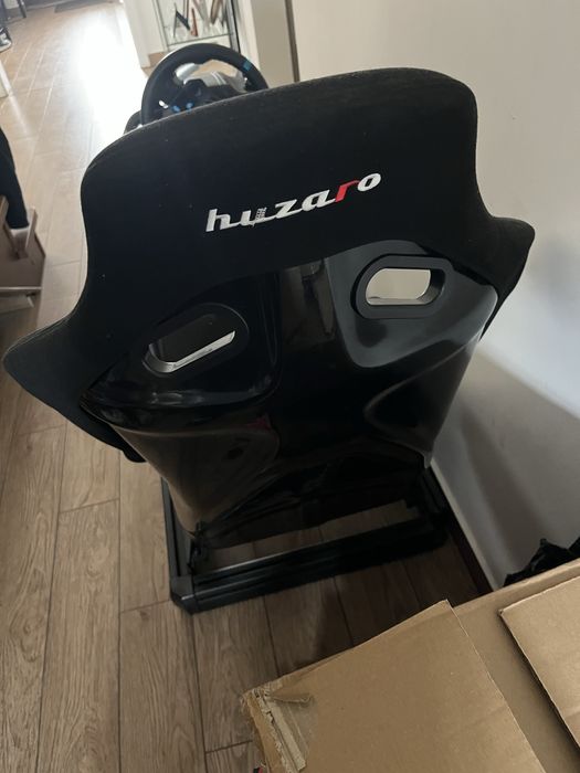 siedzisko gamingowe Huzaro + kierownica Logitech
