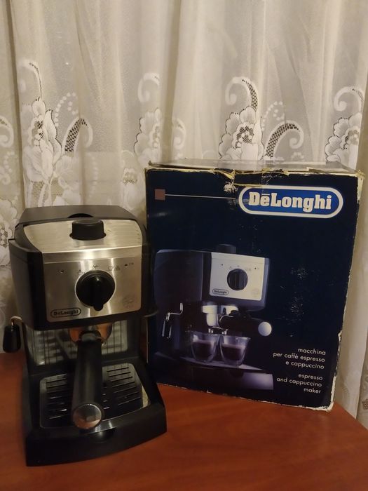 Кофеварка рожковая эспрессо DeLonghi EC157