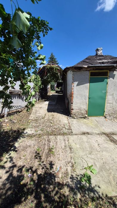 Продам  садибу під реконструкцію на  9 сот