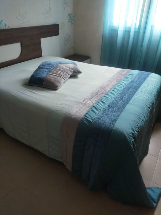 Edredão com duas almofadas