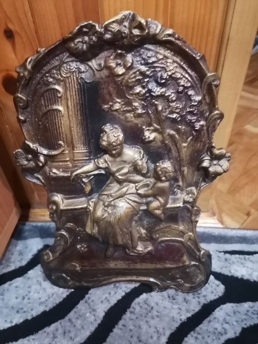 Rzeźba do powieszenia na ścianę