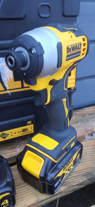 Zakrętarka DEWALT 18v 2x 4Ah 190Nm DCF809