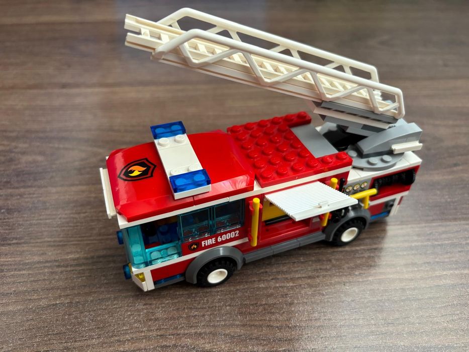 LEGO® City
Caminhão de Combate ao Fogo
5-12 | #60002 | 209 peças