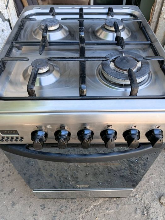 Продам 4х конфорну газову плиту Ariston
