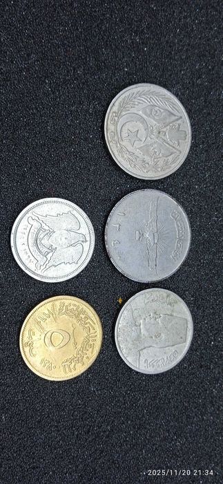 Різні монети на продаж