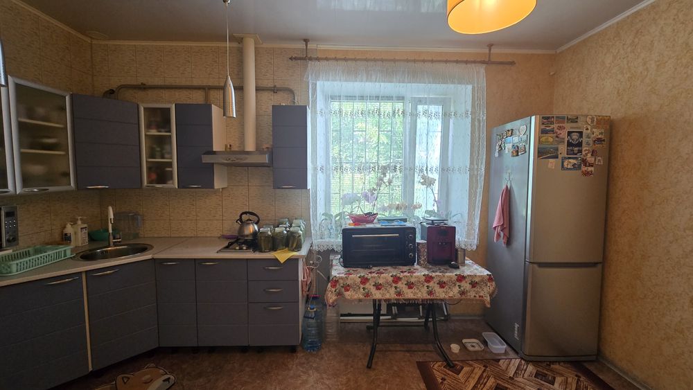 Продаж будинок з ремонтом для родини