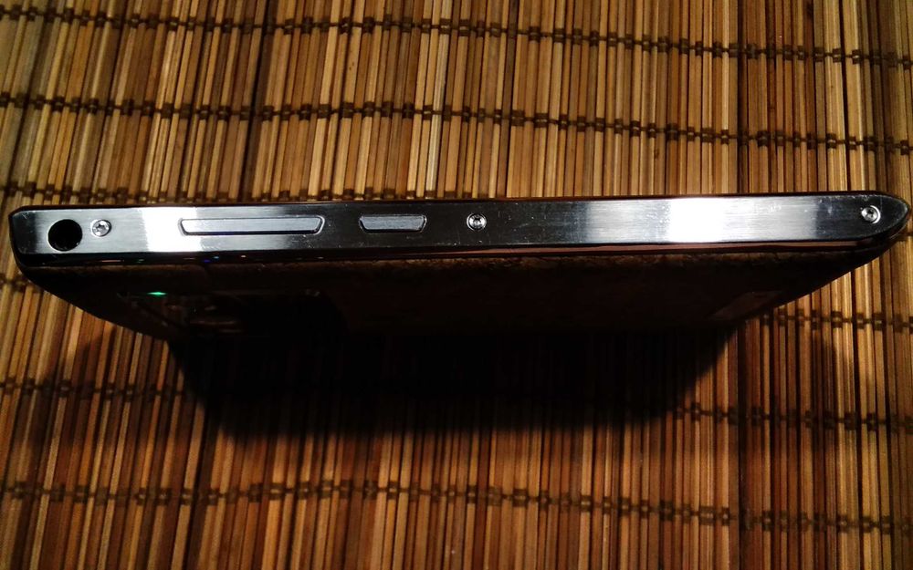 smartphone KF5BLESS como novo.