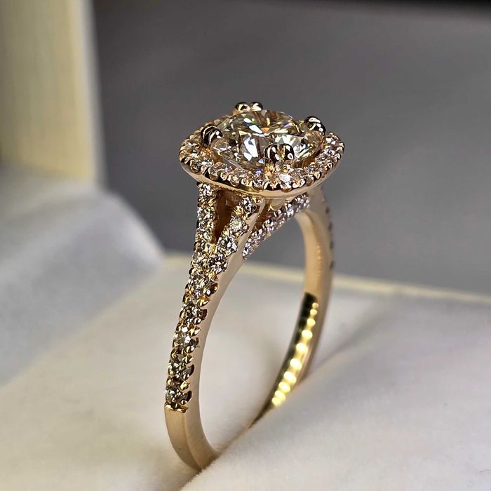 Pierścionek NATURALNY Diament 1.55 ct Łącznie 2.20 ct HRD 3x Excellent