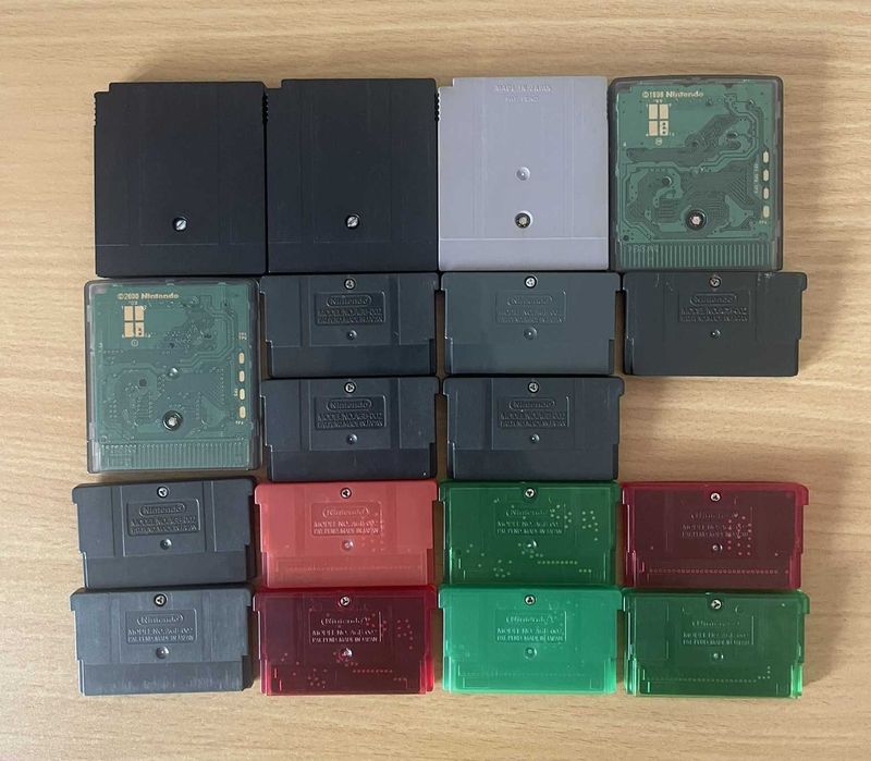 Lote de jogos GameBoy (GB / GBC / GBA)