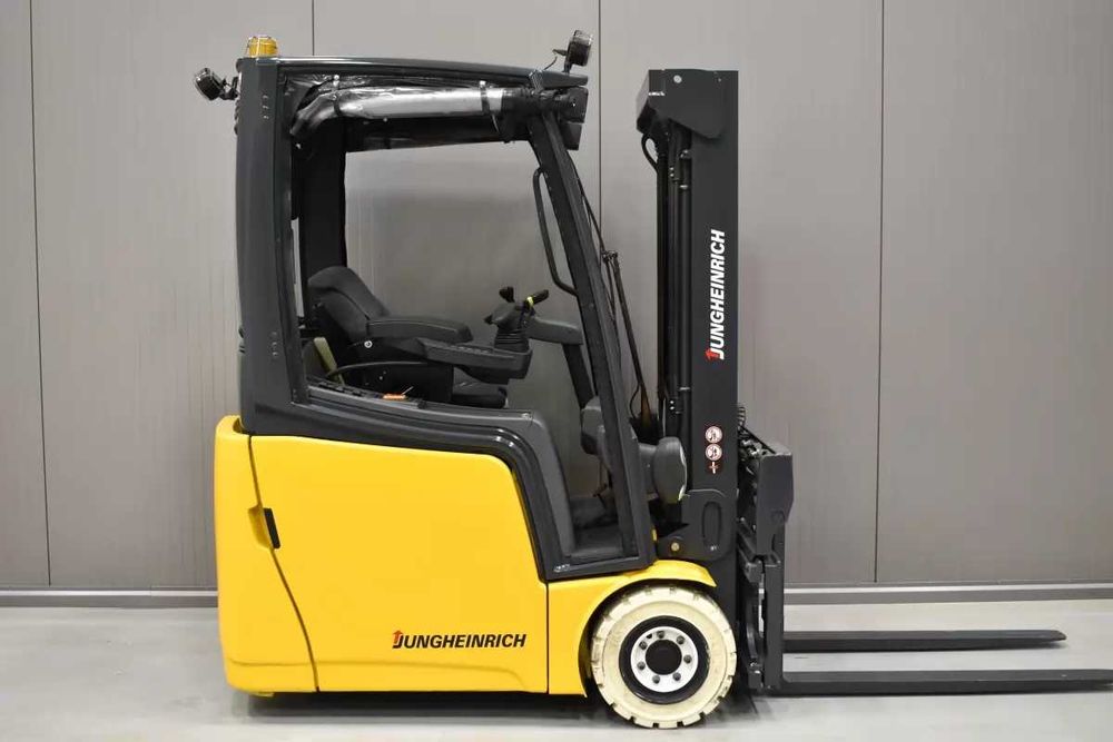 EMPILHADOR JUNGHEINRICH EFG 215 (RECONDICIONADO)