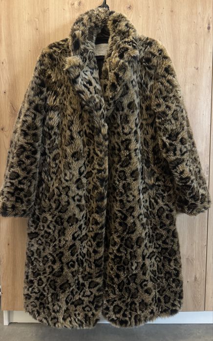 Розпродаж леопардового верхнього одягу