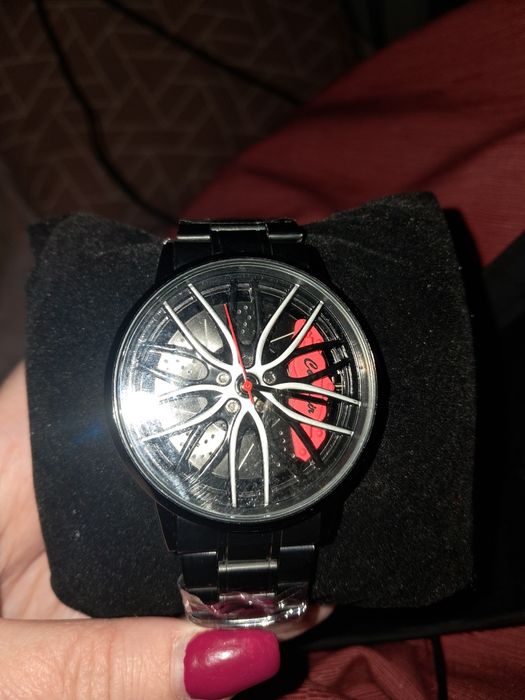 Relógio imitação roda de um carro