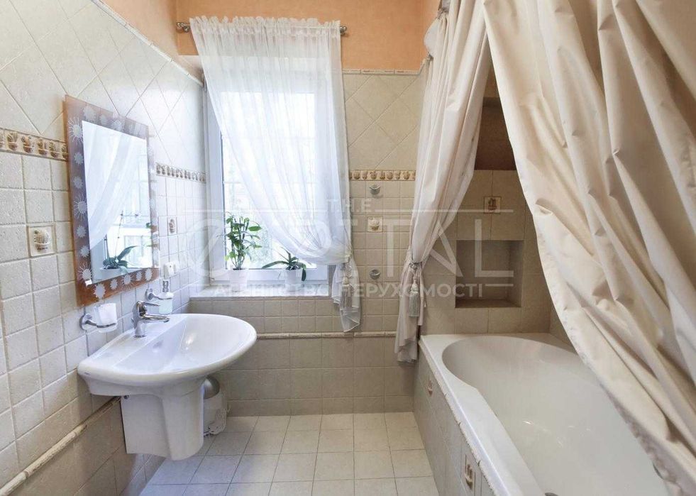 Аренда Автонмного дома с бомбоубежищем, с газом, Романков, вул. Лісова