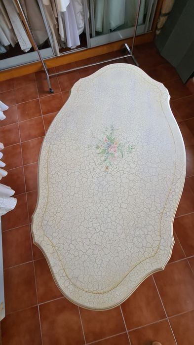 Mesa de madeira oval Vintage