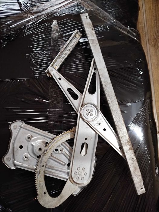 Склопідйомник передній  задній Renault Megane 3 Рено