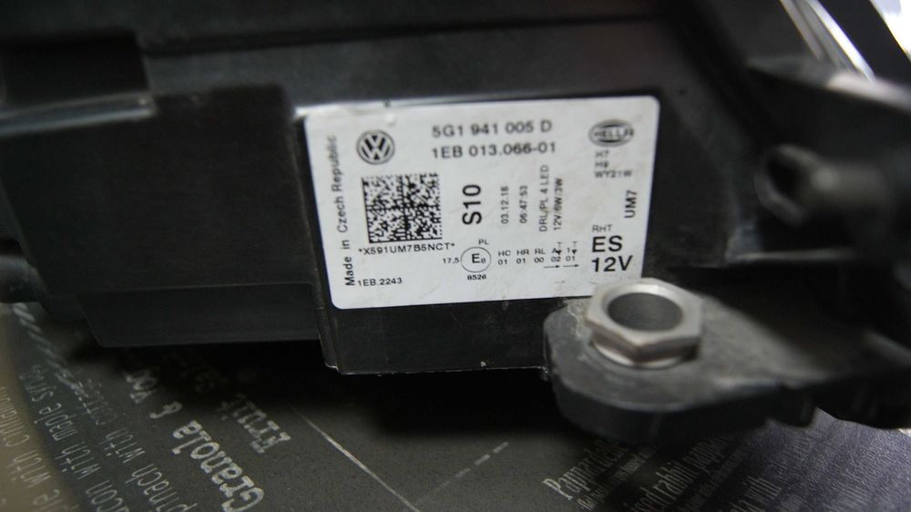 VW Volkswagen Golf VII 7 LIFT FL lampa PRAWA LEWA reflektor  LED 17-