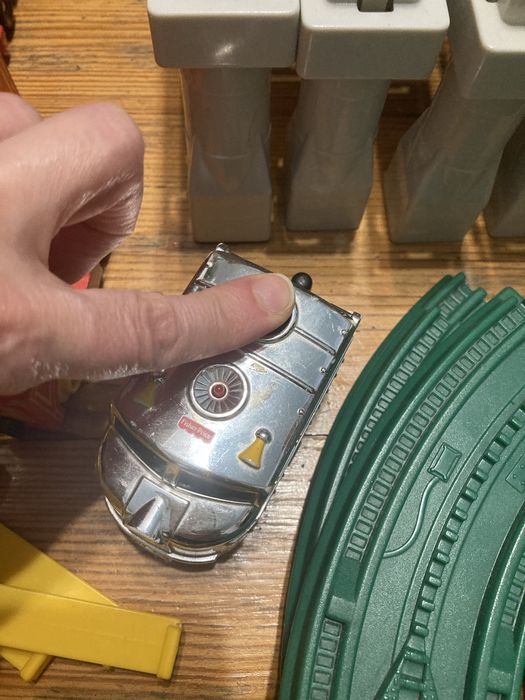 Kolejka Geotrax Fisher Price dizalajaca na baterie