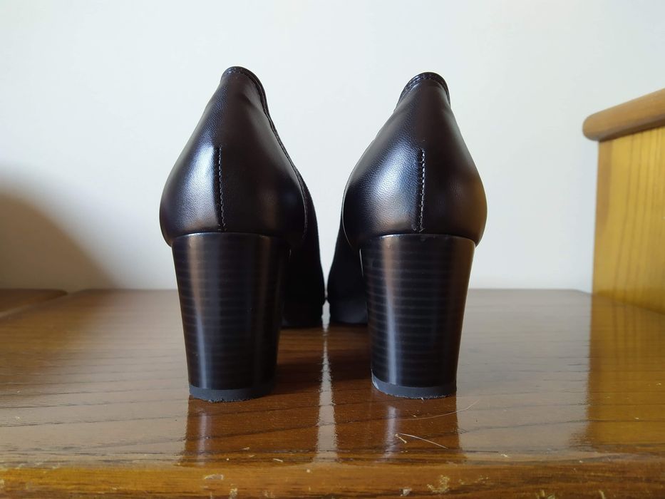Sapatos pretos com tacão FOREVA 39