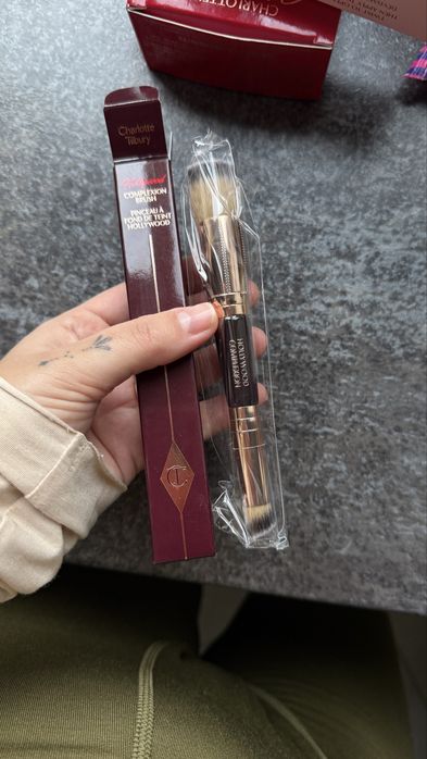 Кість Charlotte Tilbury Hollywood Complexion Brush