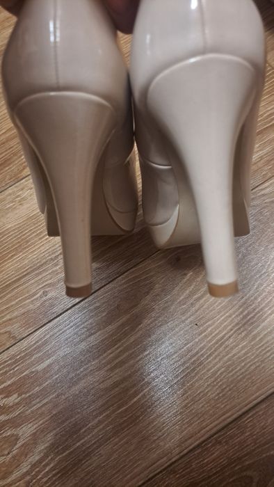 Buty lakierowane damskie