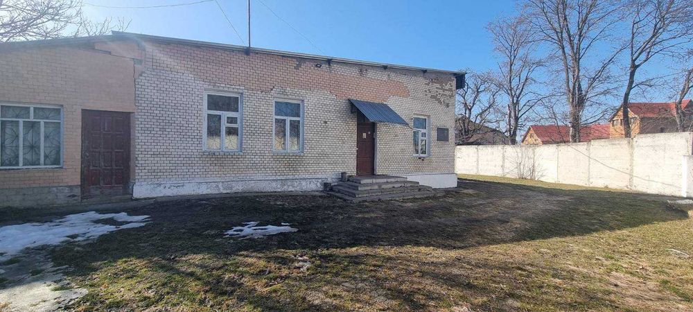 Продається комерційне приміщення.