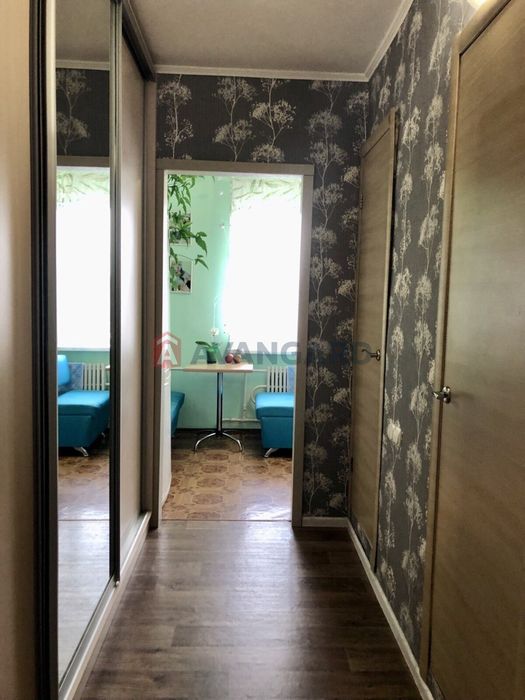 Продам 3 кімнатну з холом на Лівому березі