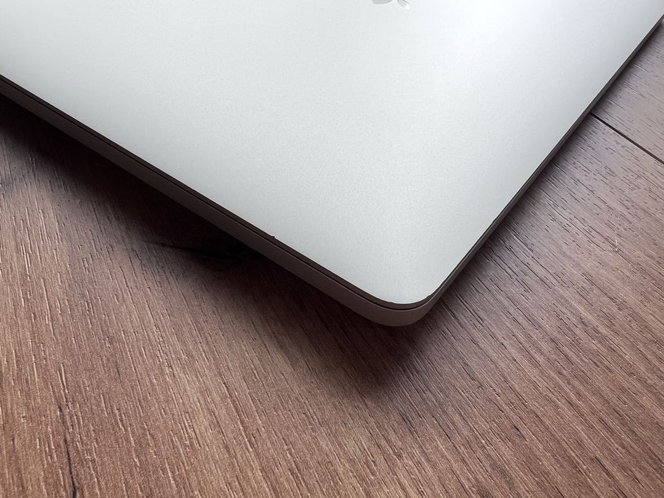 Macbook Pro M1 8/256 jak Nowy 88% kondycji baterii