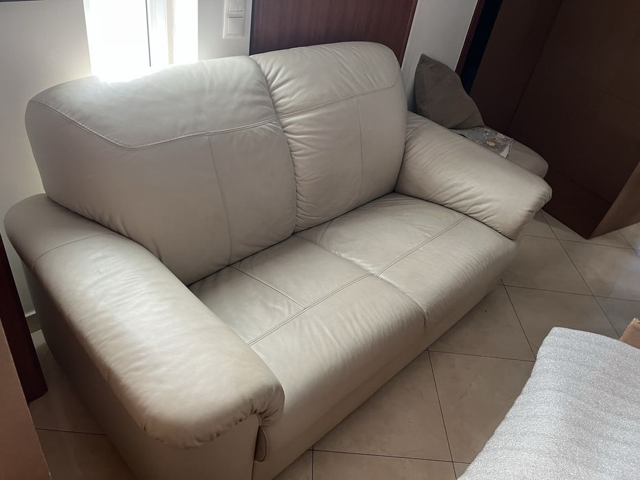 Sofa IKEA 2 lugares com puff bom estado para despachar 50€
