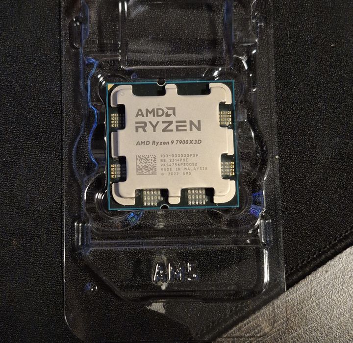 Процесор AMD Ryzen 9 7900X3D