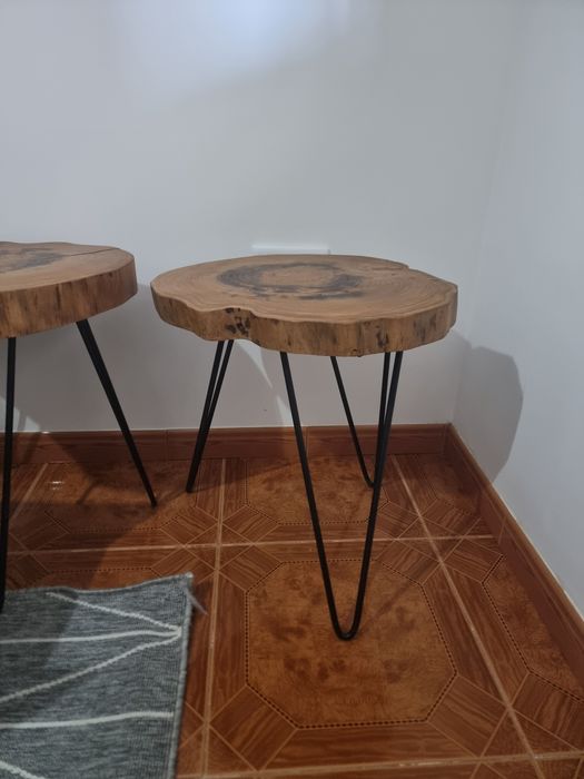 2 Mesas de madeira rusticas