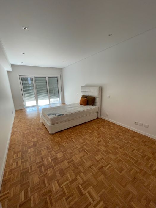 Cama como nova . 1,50x1,85