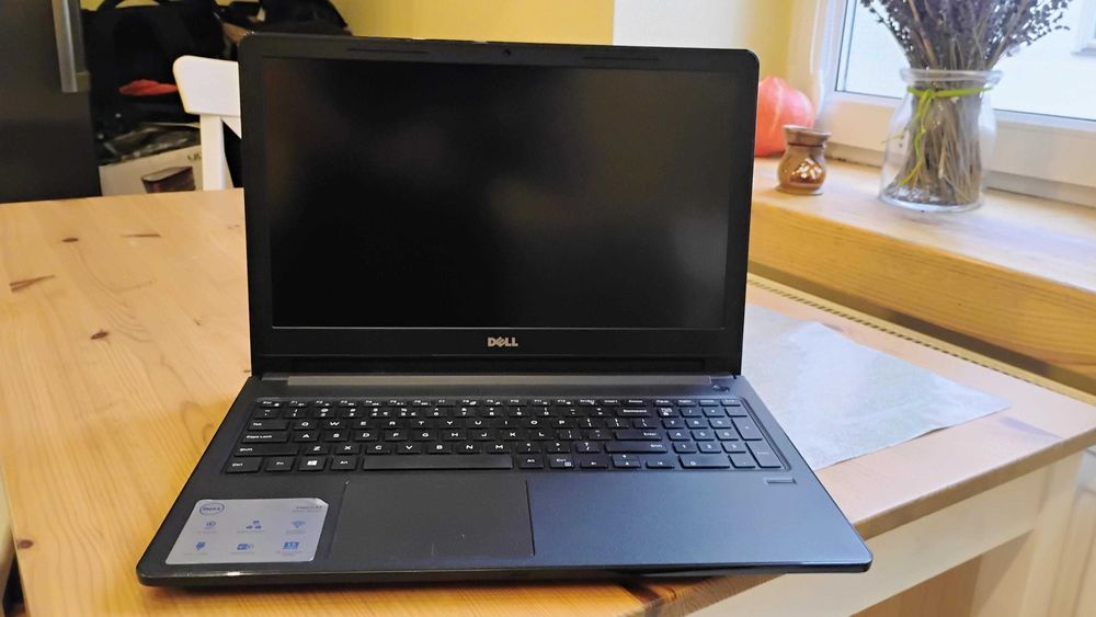Laptop Dell  Vostro 15  3000 series  intel core i5 256 GB